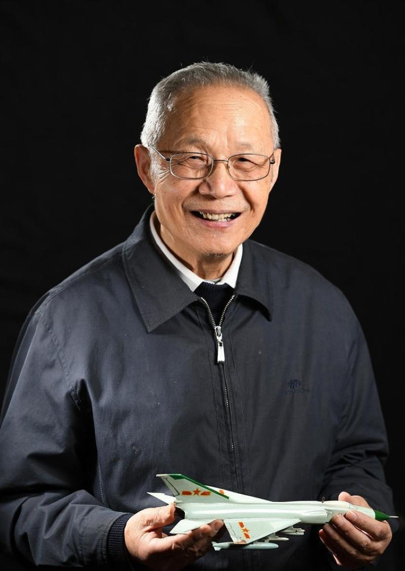“歼-8之父”
两院院士顾诵芬逝世，享年96岁
 
一位一辈子和战机图纸打交道的