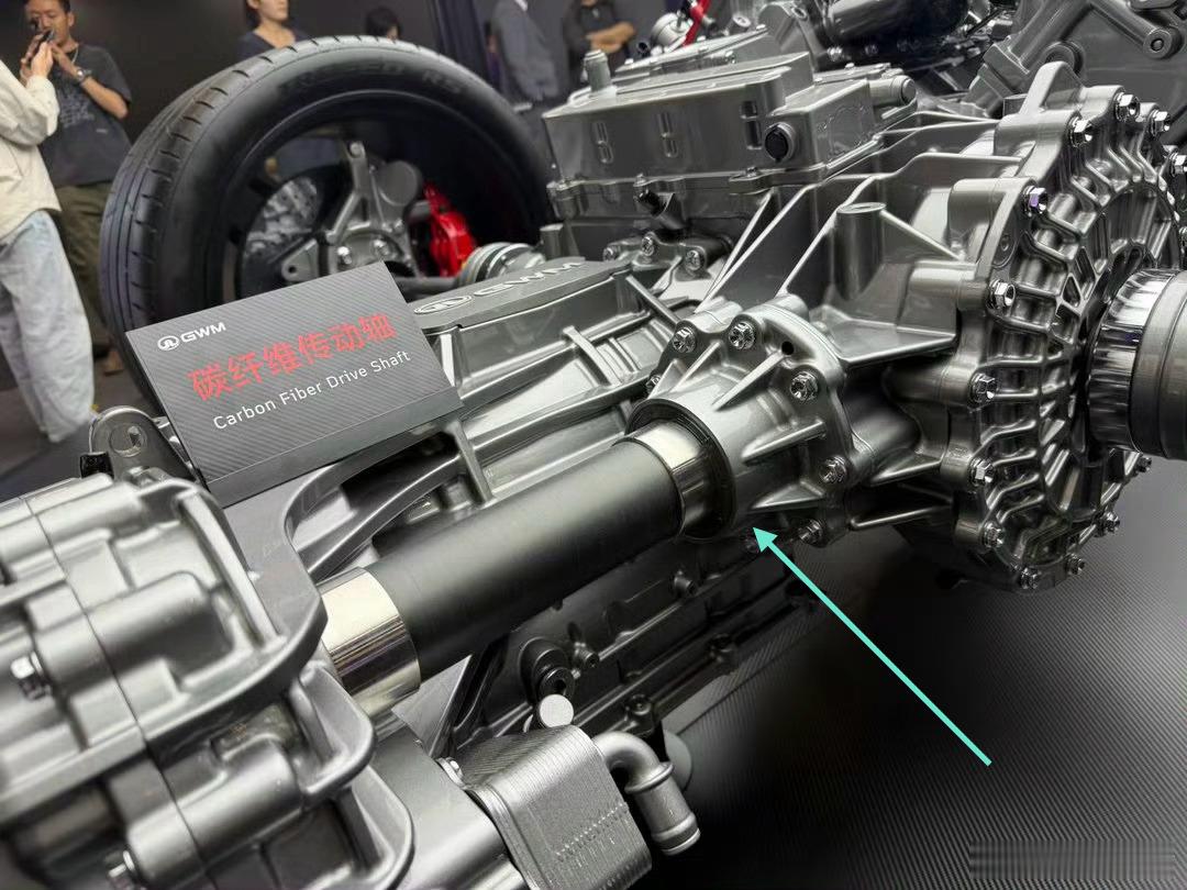 都是 Transaxle，保定神风 90 的变速箱输出轴是外露的，而GR GT 