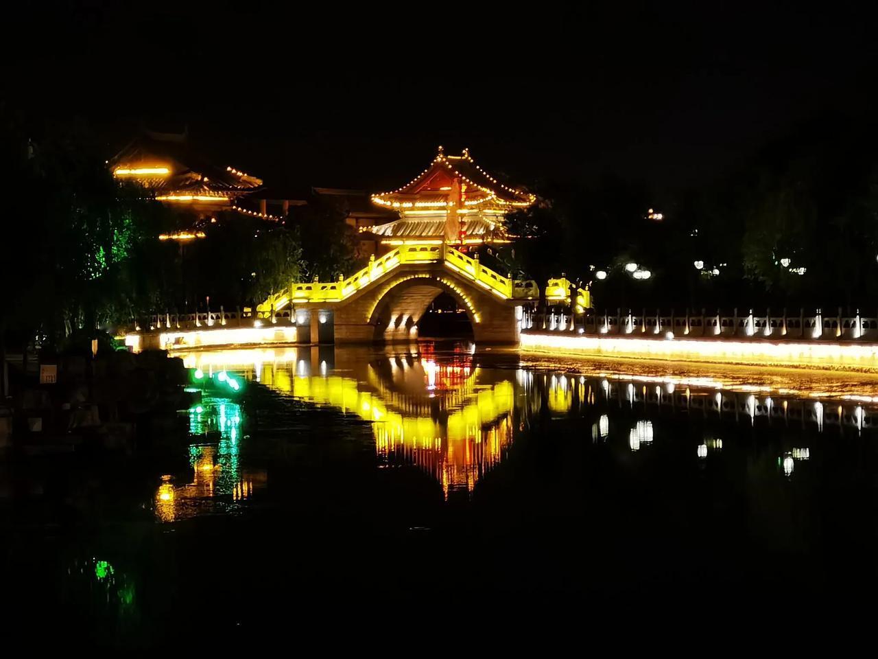 分享一张你最喜欢的夜景照片