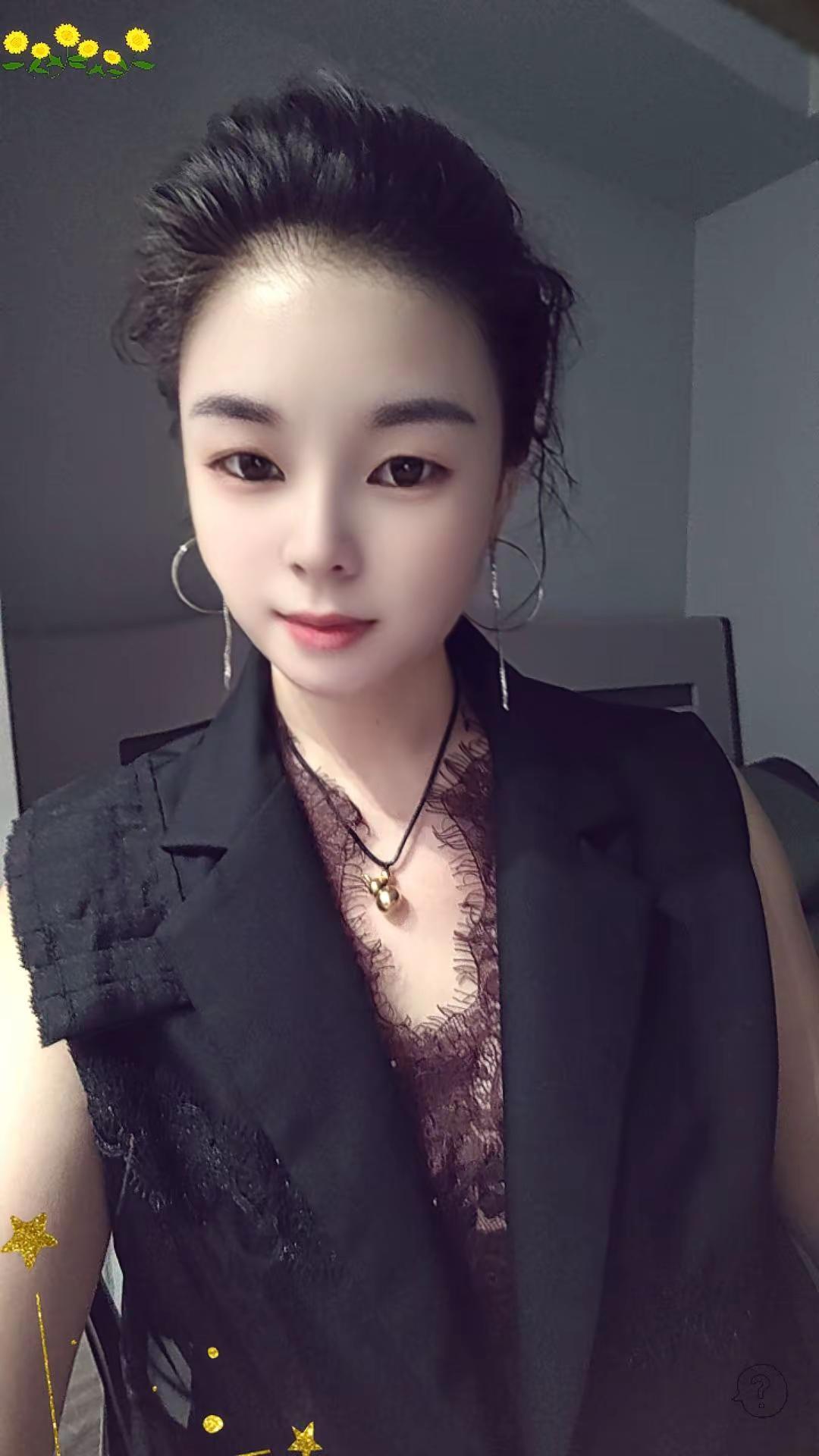 美颜一开虚伪的一天又开始了 发个照骗取悦自己