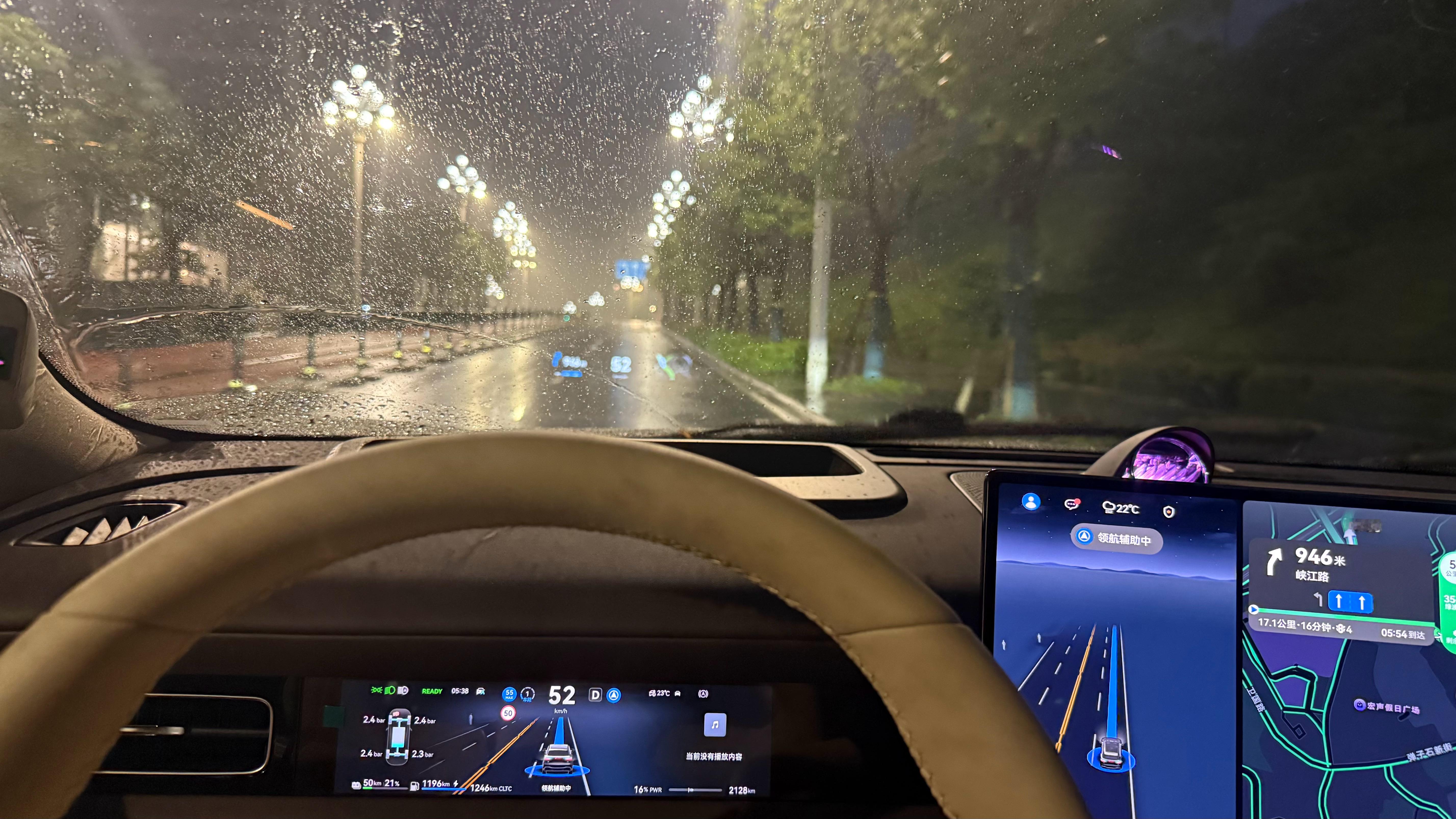 出发深圳✈️又是特种兵出差的一天这大雨天的是真不想起床啊 