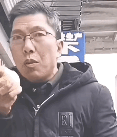 图一：大哥的痛有谁能够理解，连选择题都不愿意选择。
图二：依稀记得，曾经学徒的时