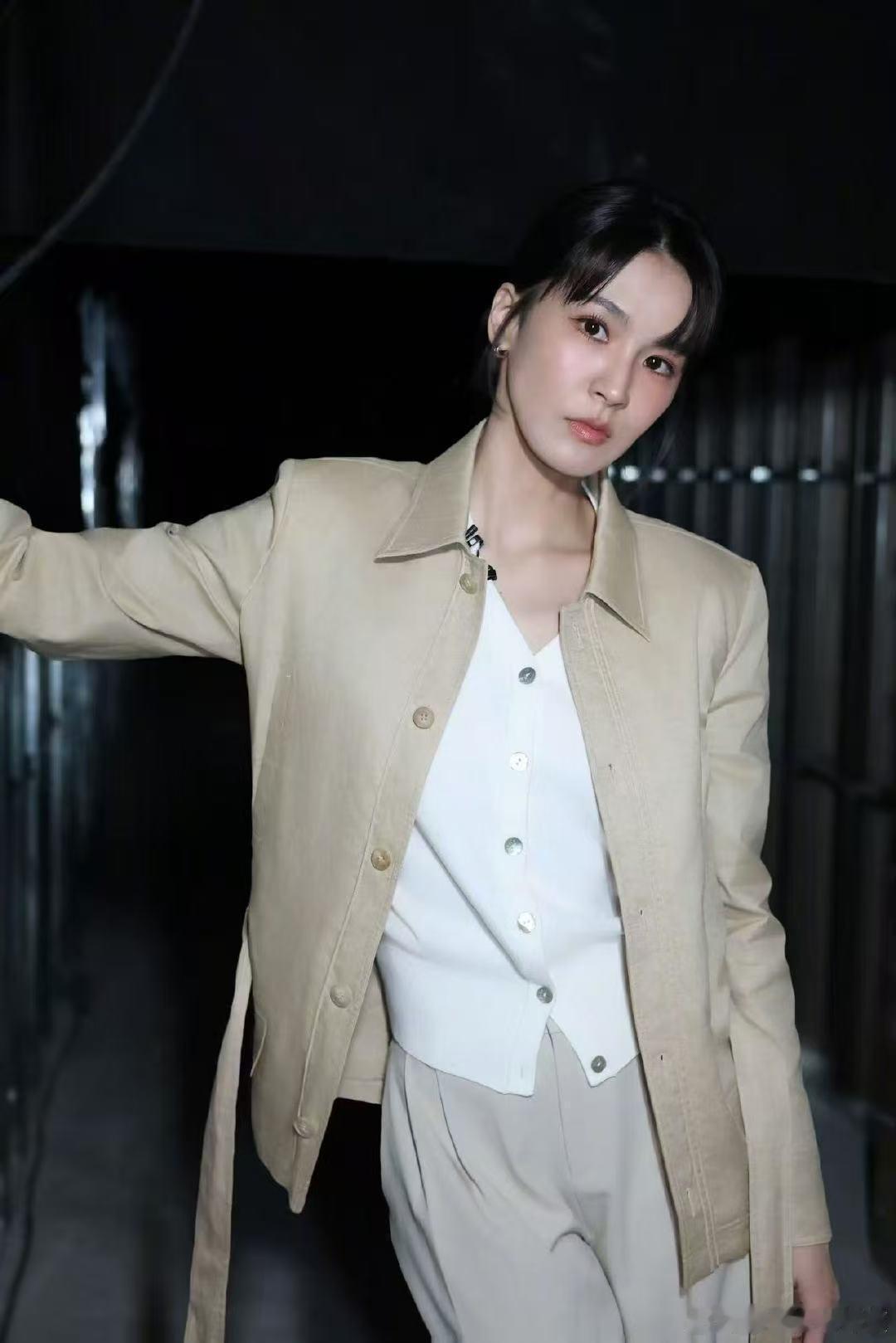 曾沛慈喊你来湖南吃酱板鸭酱板鸭替湖南文旅打入乘风内部舌尖上的湖南！曾沛慈把四地特