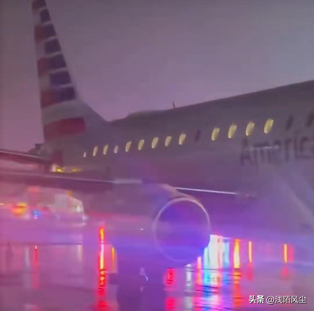 加拿大航空公司一架庞巴迪CRJ－900型客机在美国纽约拉瓜迪亚机场与地面一辆消防