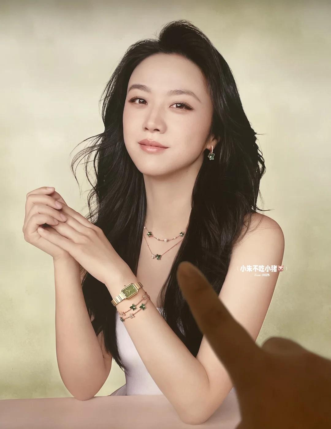 汤唯lolarose大片！！真是艺术品。。。🍃
天呐！！
就这个汤唯姐姐美
好