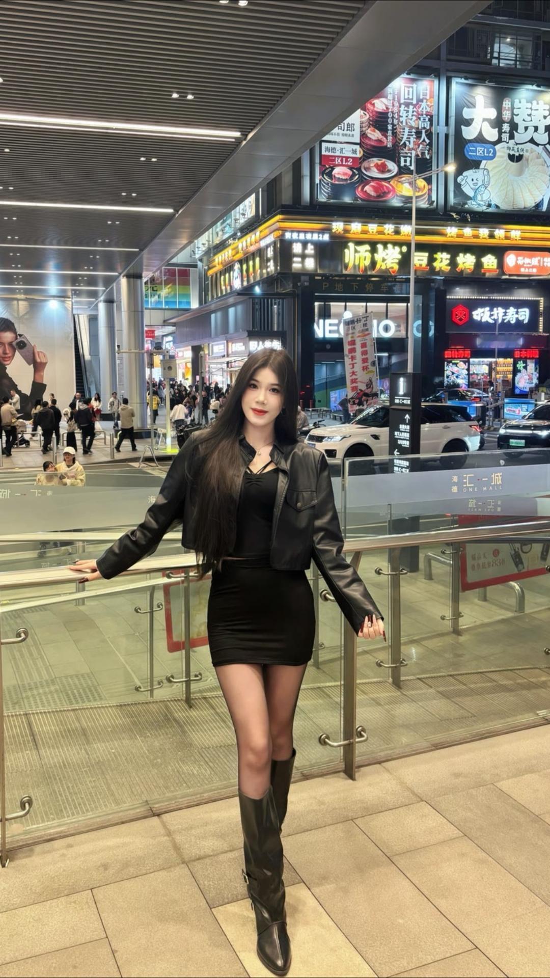 坚持不是为了感动别人，而是为了不辜负自己！怎样穿搭知性又显身材? 分享生活随手拍