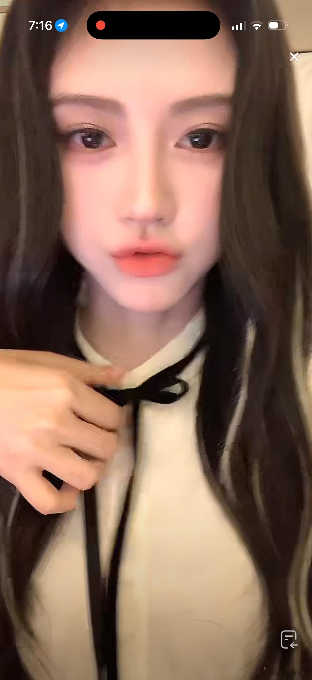 鞠婧祎直播超级萌的姐姐。期待下次直播。^ ^ ​​​