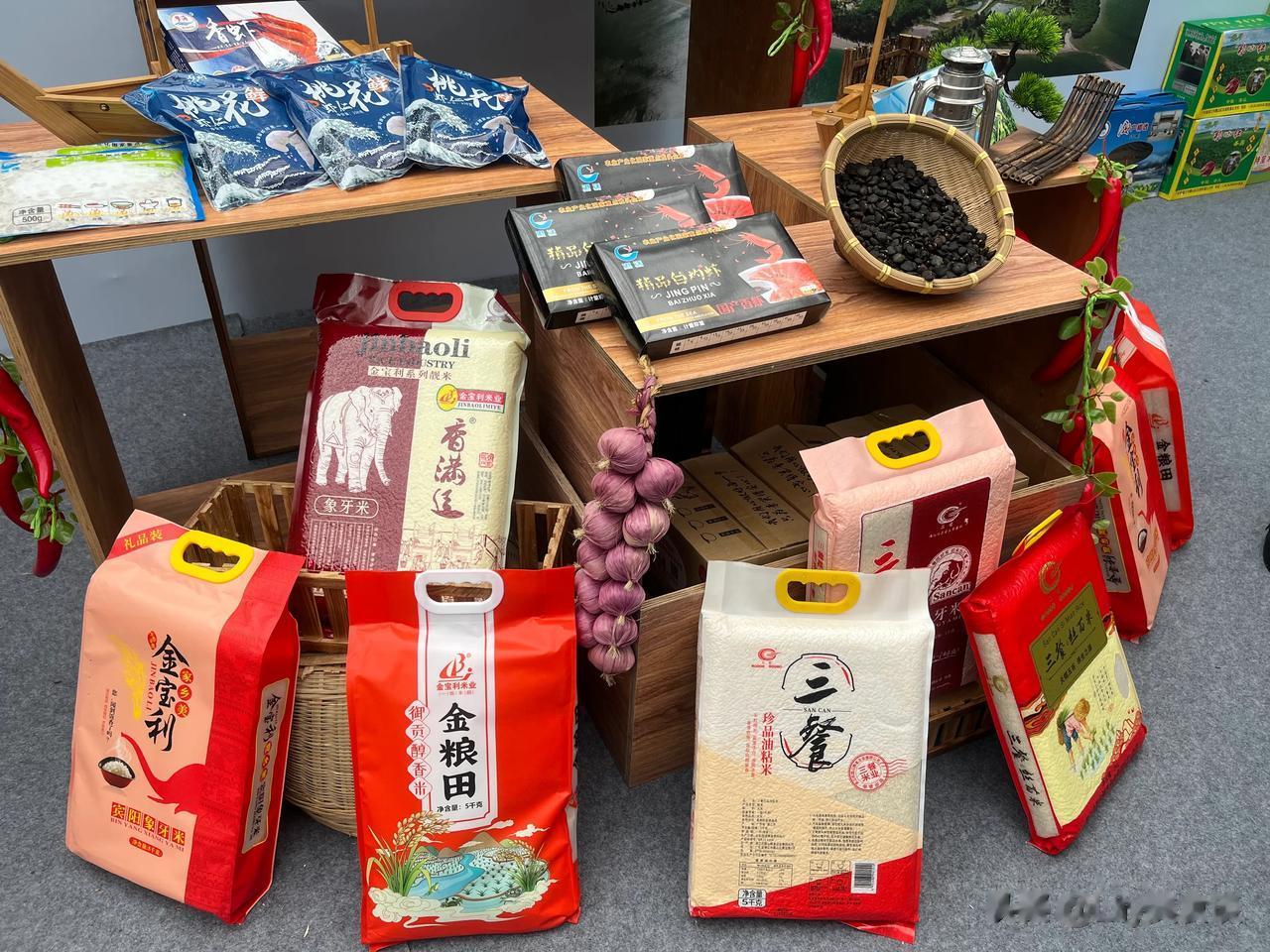 #湛江海口北海百家新媒体采风行# 海口与湛江隔海相望，中间虽然隔了道琼州海峡，但