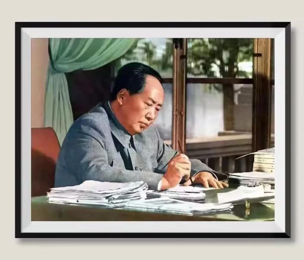 毛主席的诗词我都喜欢，目前最喜欢诵读《沁园春·长沙》这是毛主席于1925年晚秋创