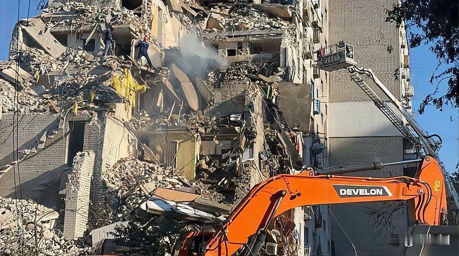 百架无人机轰炸俄腹地，俄军74枚导弹报复基辅，拼消耗见真章
 
俄乌冲突早已跳出