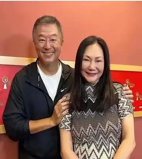 徐老妈以前一直认可汪的，大s 说要离婚的新闻一出，老妈就直说不可能，两个孩子那么