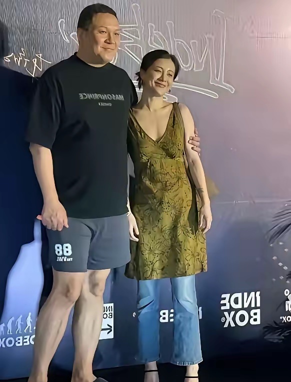 同样一个人，为什么头发放下了就显年轻，扎起来就显年龄大呢。 