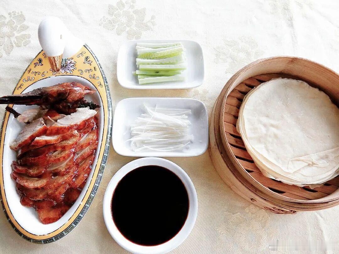 “鹅腿阿姨”塌房了！她的“鹅腿”被朝阳群众举报是用更便宜的鸭腿冒充的。那么在北京
