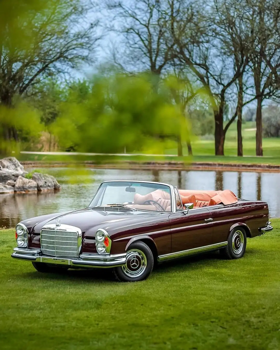 1969 Mercedes-Benz W111 280SE敞篷完美诠释优雅与精致