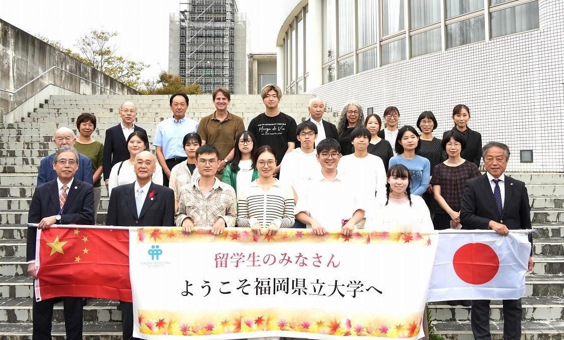 这不是个冷门八卦，而是实打实的敲击声。2026年9月，《朝日新闻》爆出中国21所