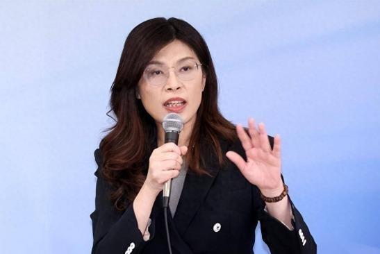 7月31日“731”这天，国民党主席郑丽文正装现身日本台湾交流协会，把100万新