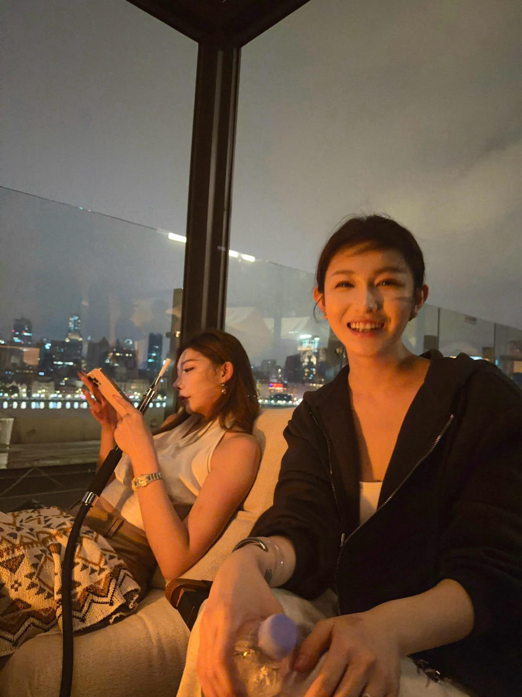 我好像一直在笑，但是我没有一直很开心