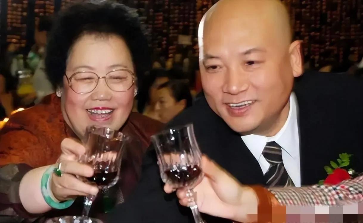 陈丽华才是中国的女首富，隐形富豪
陈丽华是中国女首富，她拥有11万亩地皮和700