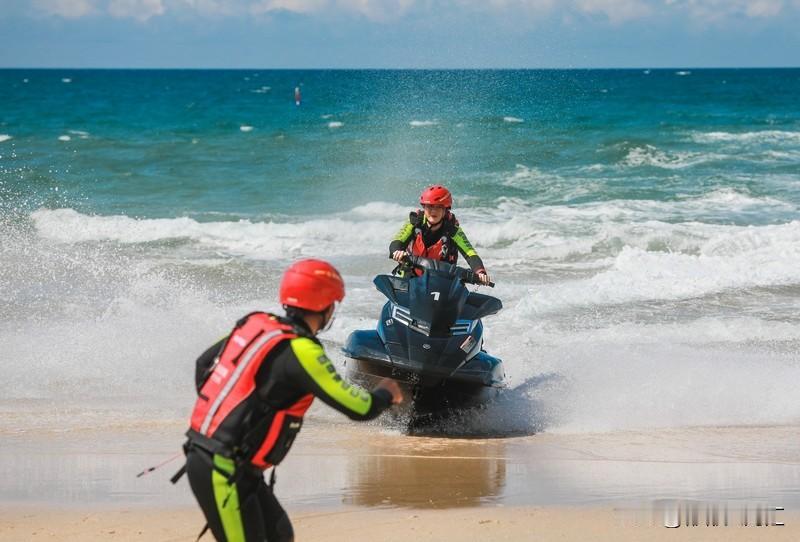 2月15日三亚天涯区出大事了，辖区海域两艘摩托艇碰撞，结果1人死亡1人受伤。虽说