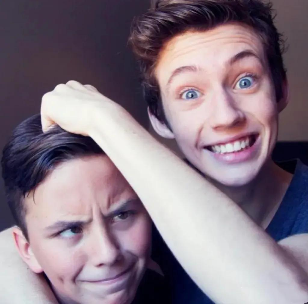 戳爷居然还有个弟弟！