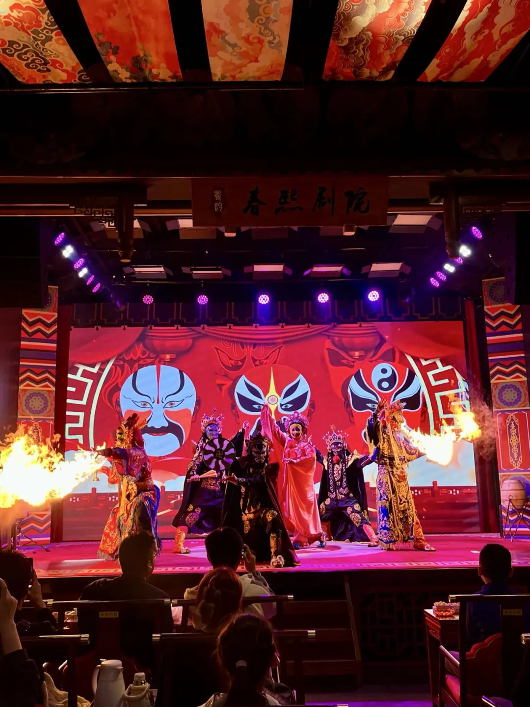 春节来成都旅游，被这家非遗剧院硬控了！