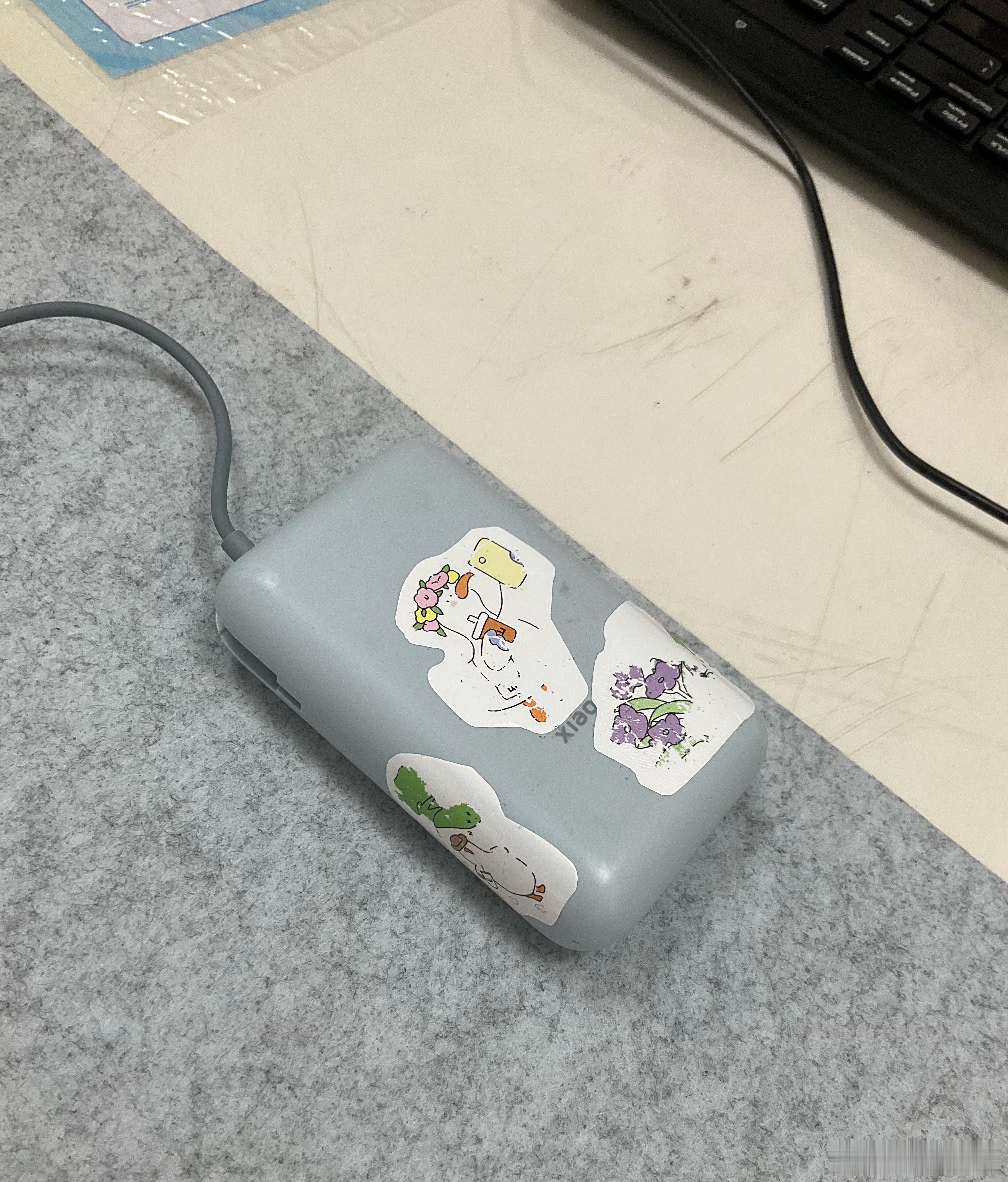 以下图片看诊病人不慎忘在我诊室的个人物品，我把它们交到医馆2楼的服务台了，如果这