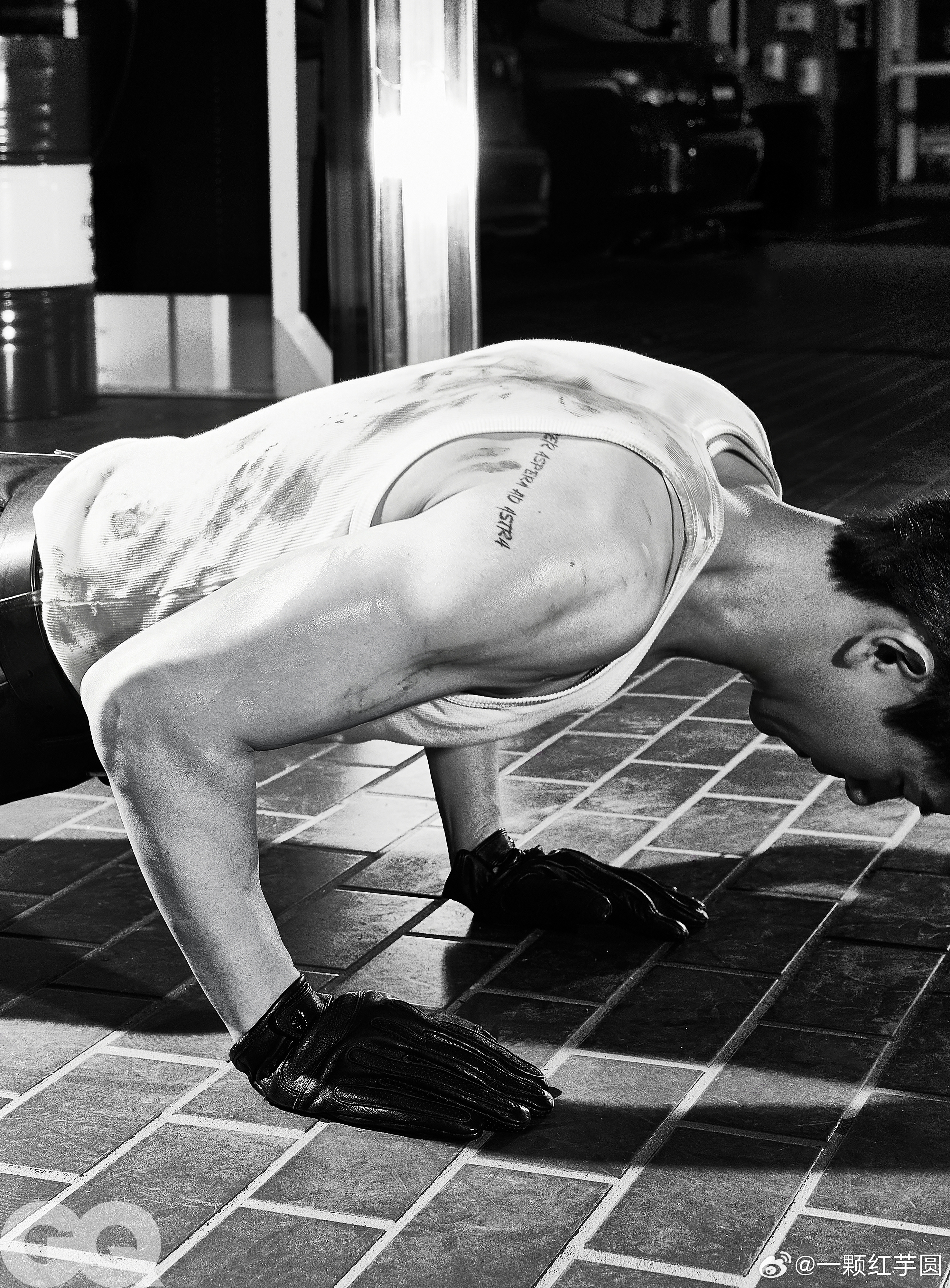 啊啊啊啊啊！李现 这野性荷尔蒙！！！我可以代无数本小说了