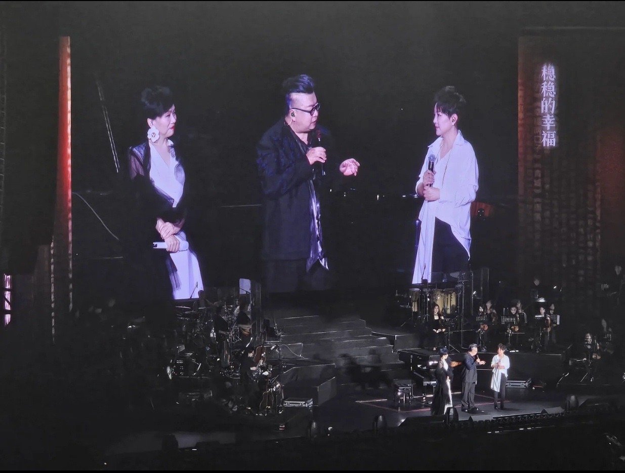 小柯演唱会的舞台上，李晓东、谢雨欣等嘉宾携500岁时光登场，中国男孩乐队重聚更添