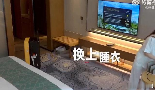 #我工作时就沈月这样#沈月你真别演我的精神状态了，特别像我早八没睡醒的时候还要迷