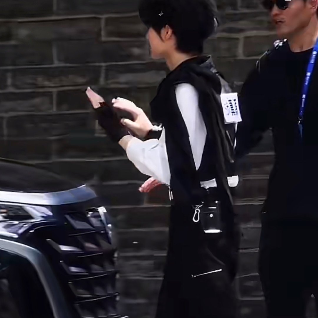 奔跑吧邯郸站第二套造型奔跑吧第二套造型领略赵城千年风采，全员换上全新装束，造型质