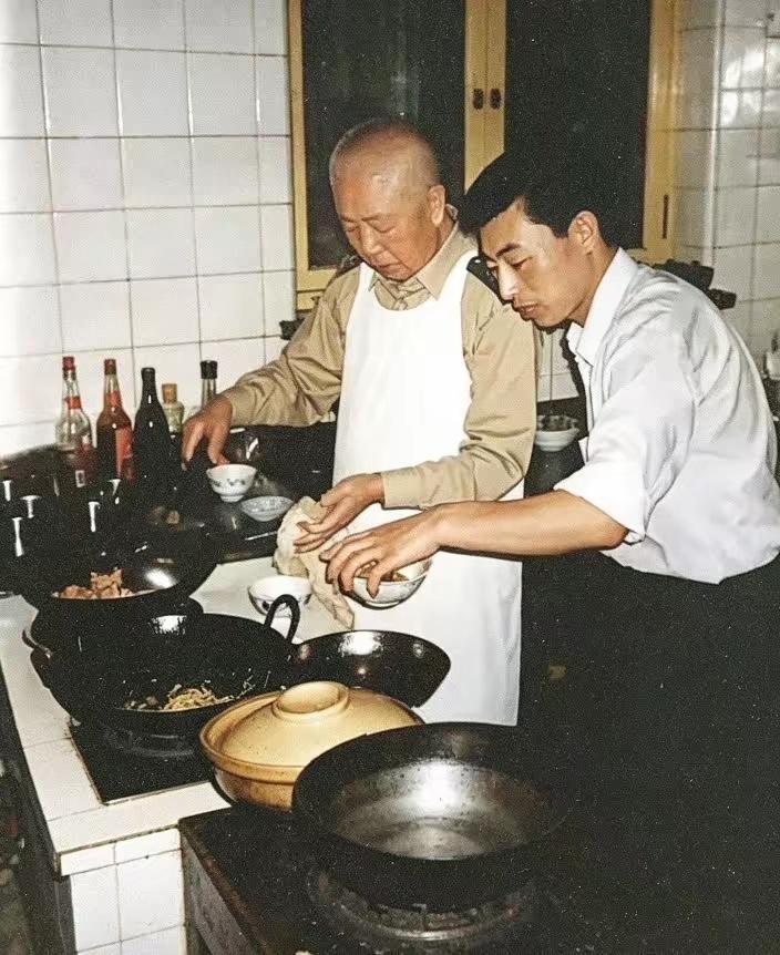不是我吹，如果你认识这一家人，我估计，你已经是古来稀之年，肯定是老爷爷、老奶奶了