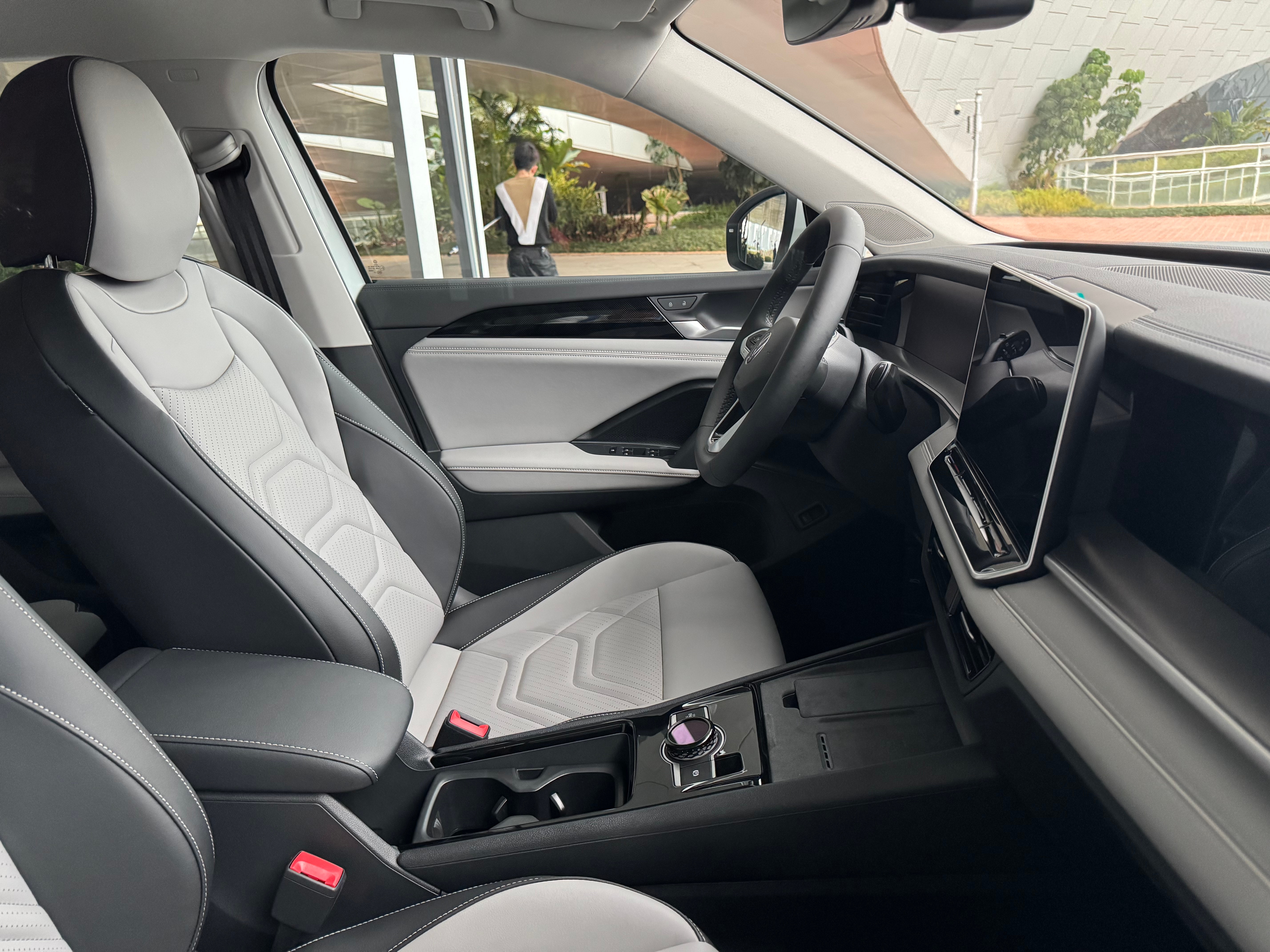 全新探岳L 外观有少许改动更圆润了一些，似乎也更好看了~探岳L大众探岳L