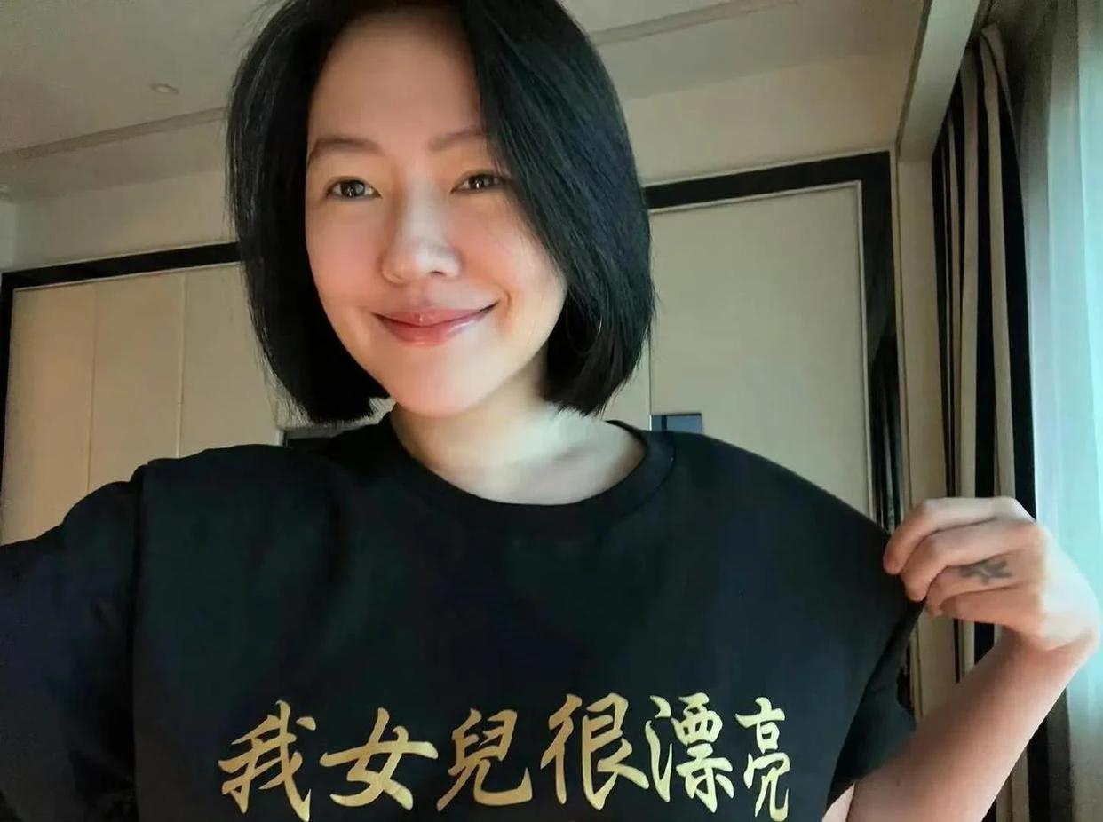 小S真的非常自信：我女儿很漂亮。一个18岁一个16岁都已经进入娱乐圈，下辈子靠两