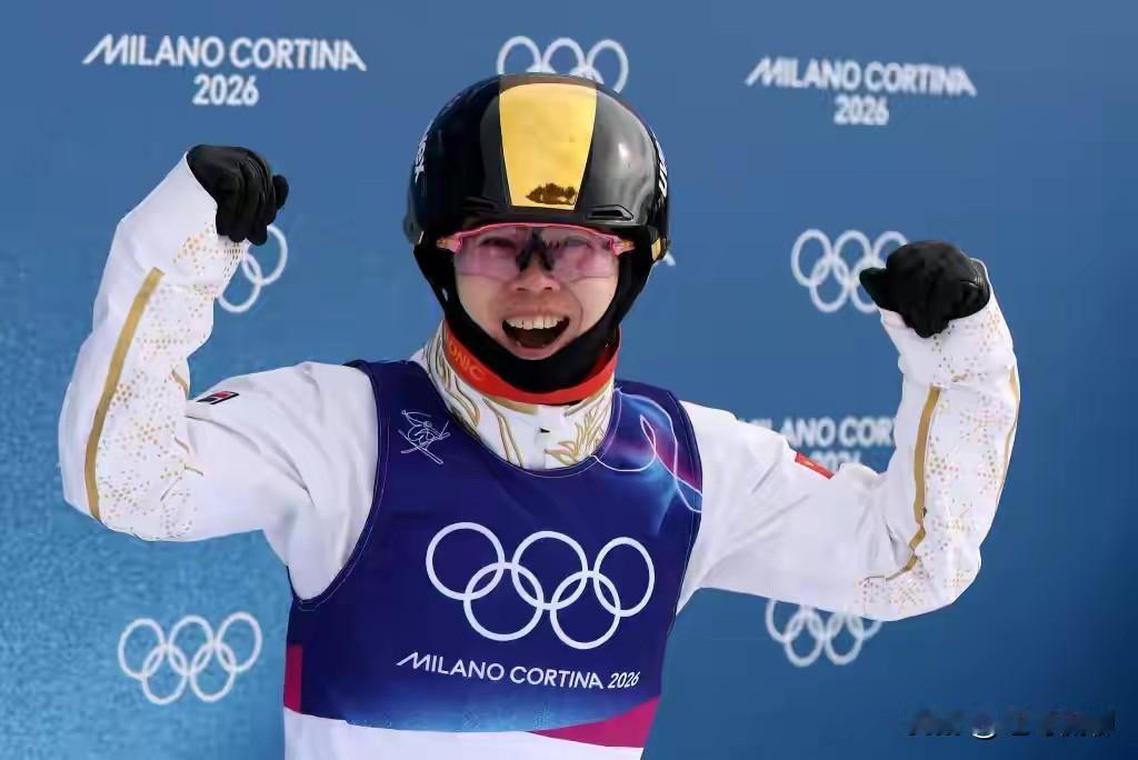 昨天空中技巧孔凡钰倒数第二位登场，同样完成高难度动作，起跳高度出色，空中姿态舒展