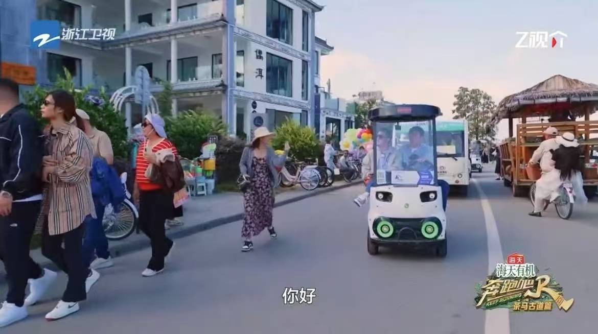 路人把沙溢认成张真源 果然只要活得够久什么名场面都能够看得到！沙溢居然被路人认成