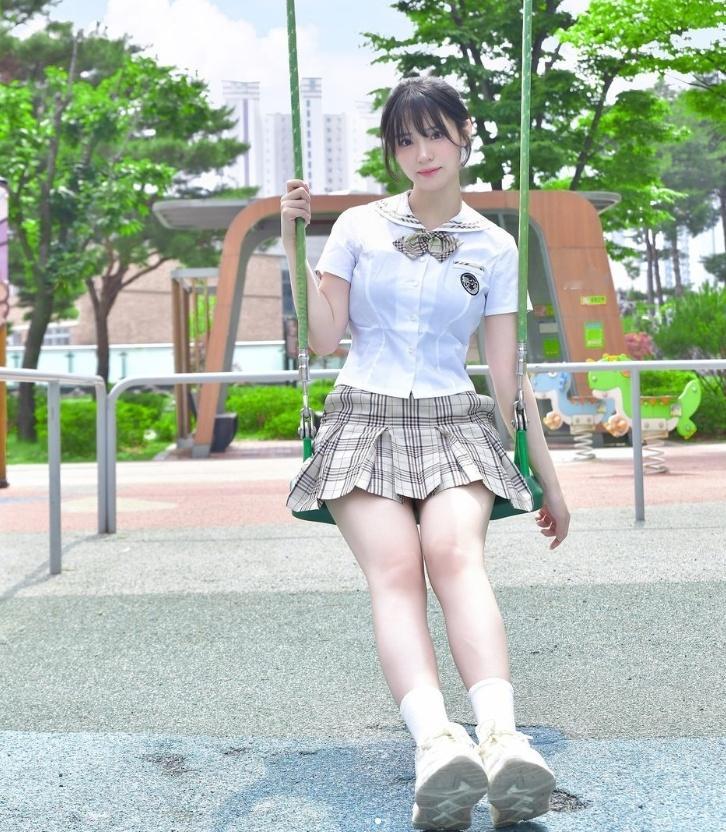 清纯的像个大学生！ruler前女友晒照：制服短裙 白皙长腿引人驻足[干饭人]这前