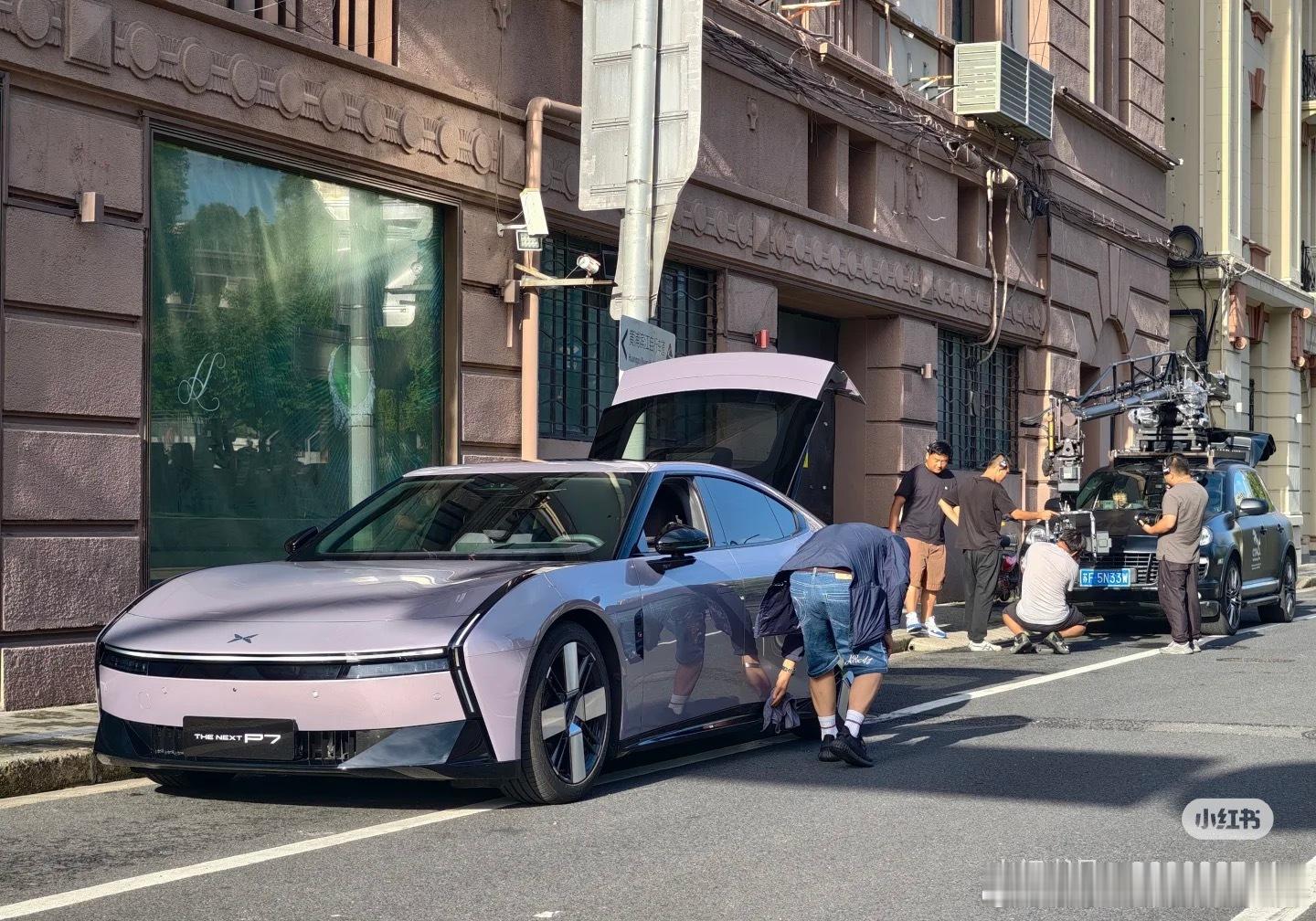 全新小鹏P7的街拍照，是不是很有科幻感 ​​​