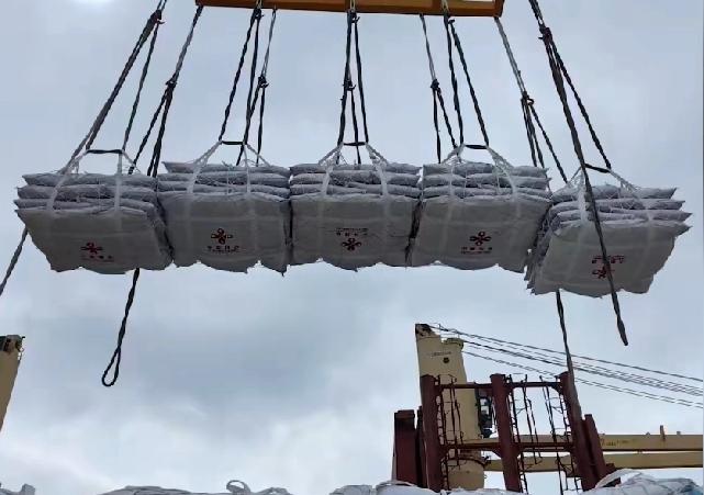 中俄支援古巴，打破美国封锁！无视特朗普警告，援助古巴上万吨大米。美国在走德国的路