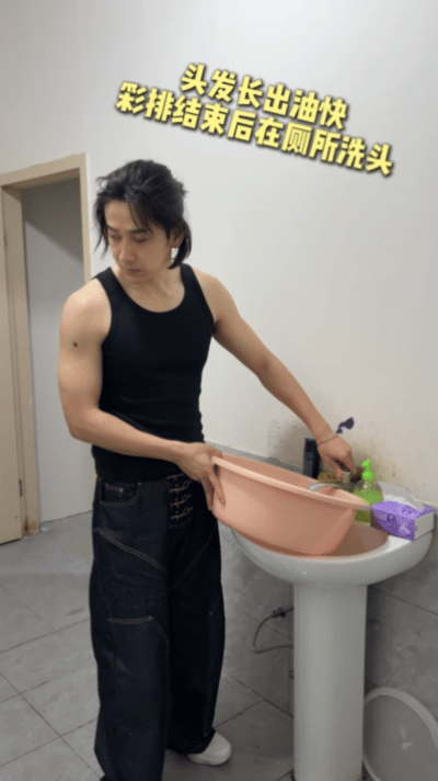 陈若轩回应凤雏称号 灵魂拷问：陈若轩在披哥厕所洗头的视频，你们循环了几遍？ 这个