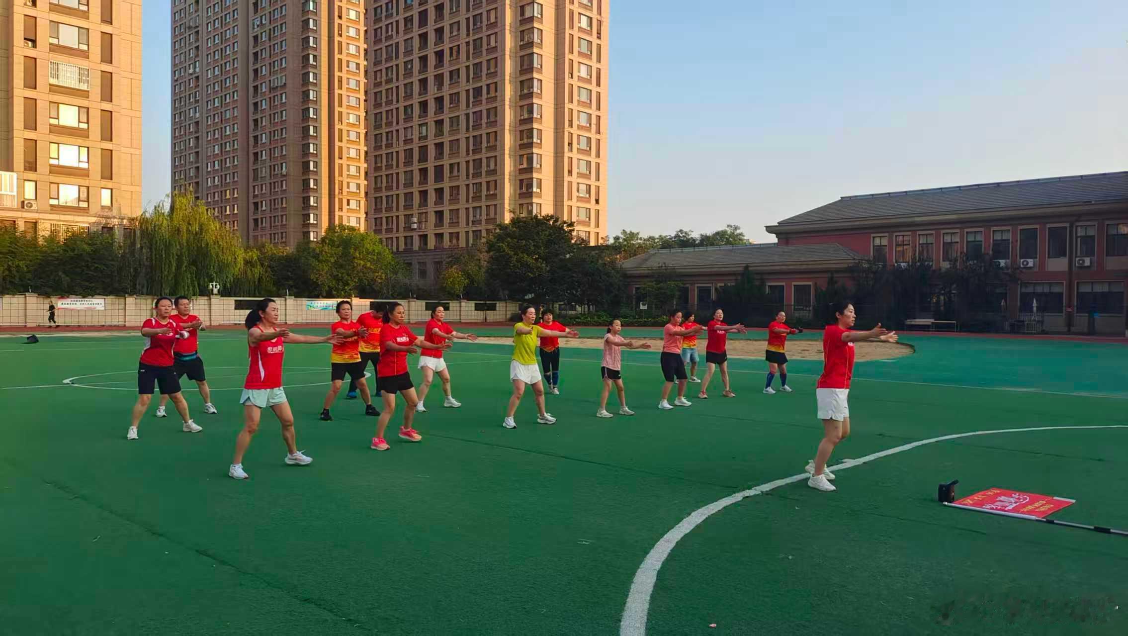 青岛黎明脚步 