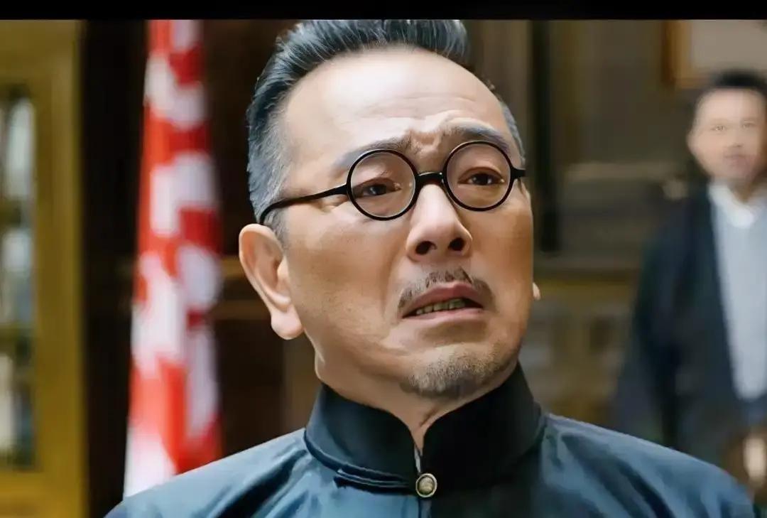 昨晚七点三十张鲁一张颂文的新谍战剧长河落日一上线我就守着电视了。开场十分钟一场刺