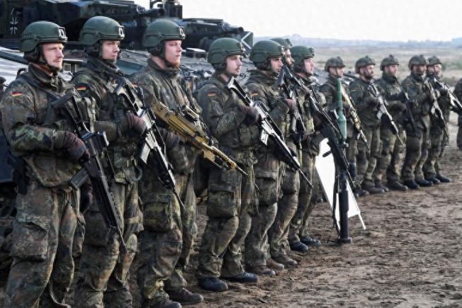 最近格陵兰岛这边热闹了，德国突然宣布往那派兵，可一数人数直接把人看傻了就13个人