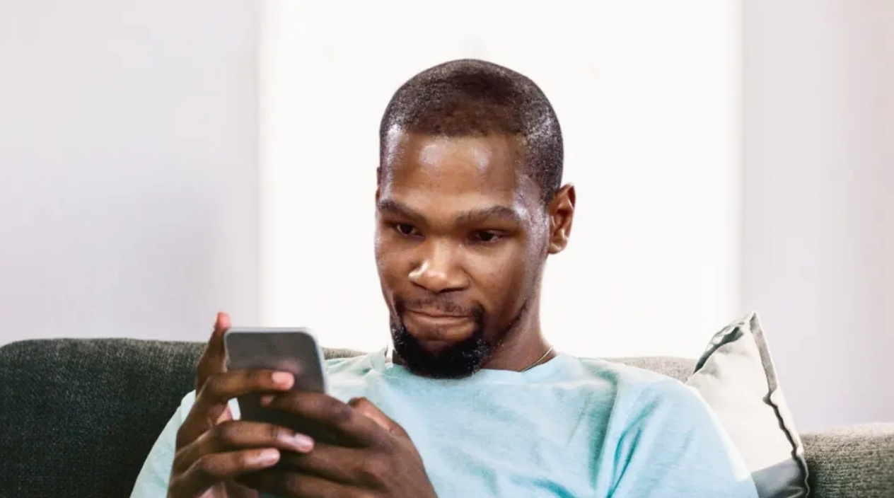 键来！杜兰特强调自己的篮球观念：“进攻大于防守。”网友The Sage回复杜兰特