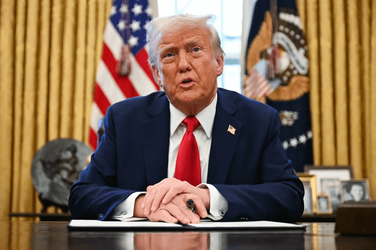 特朗普发文飙脏话自上周三晚向全国发表讲话以来，这老头一直没有公开露面。都在传他没