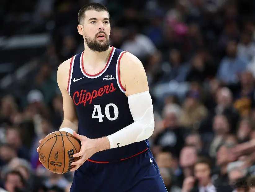 快船117-93轻取太阳 球员评价：5人满分，3人及格，邓恩低迷NBA常规赛，快