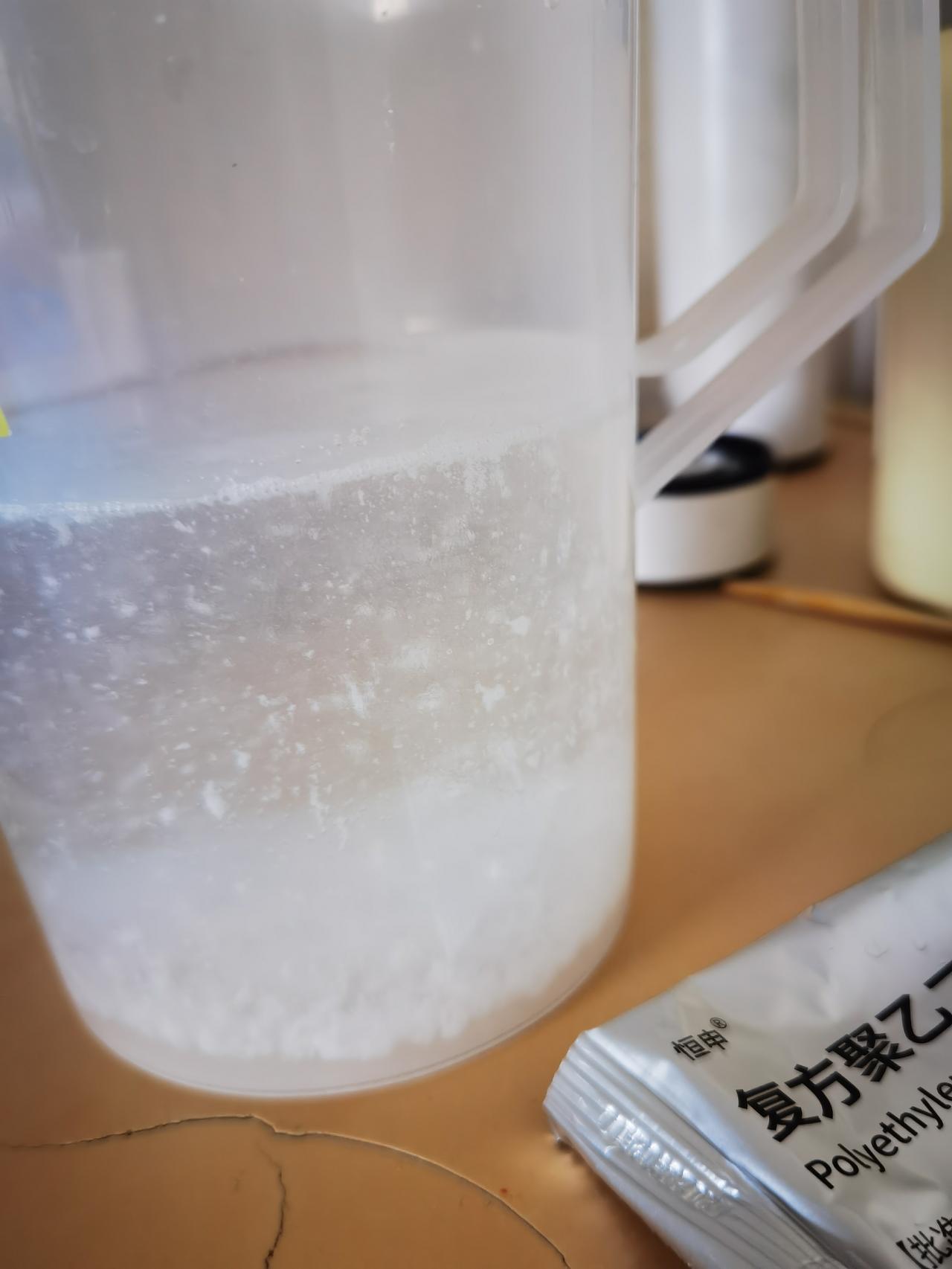 来了医院四天，老公喝了两天泻药，一天就喝四袋，4000ml的水，喝的都恶心，可是