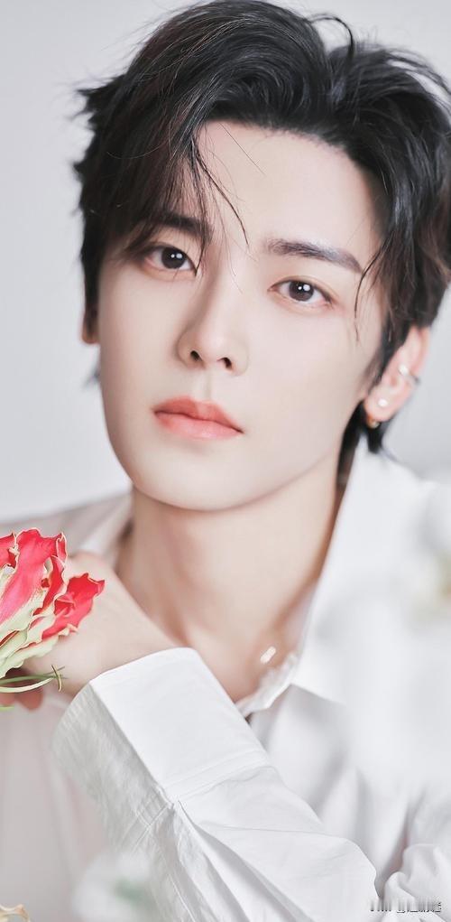 《逍遥》，侯明昊演古装戏是他的舒适区了。虽然他出道早、知名度也不错，但我总觉得他