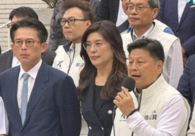台军购预算大幅缩水，美国瞬间坐不住，台海局势迎来大变局突发！

5 月 8 日，