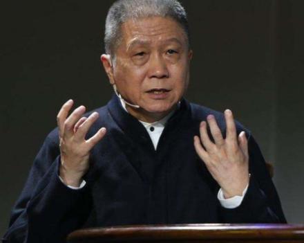 1988年，马未都去欧洲捡漏，老外忽悠他：“这是你们皇帝用的瓶子，1万欧元。”结