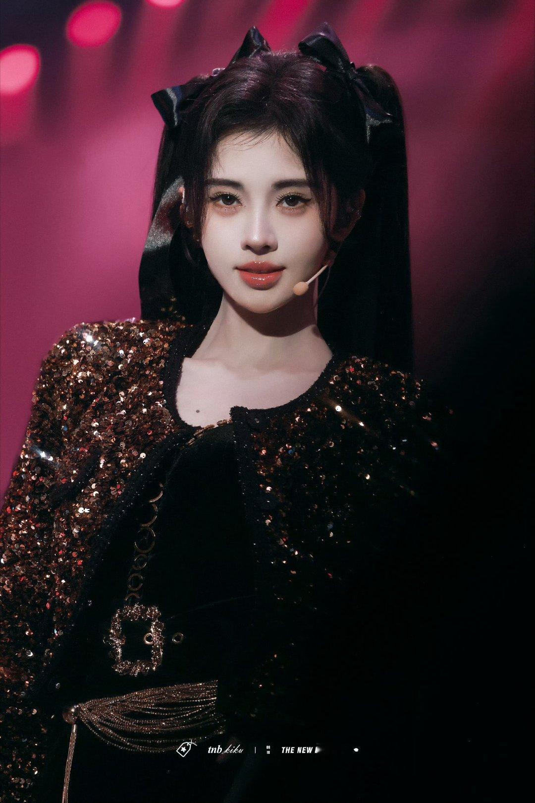 💙鞠婧祎露芜衣💙鞠婧祎上官芷 信任是张纸你揉皱一次我熨平一次直到它薄得再也经
